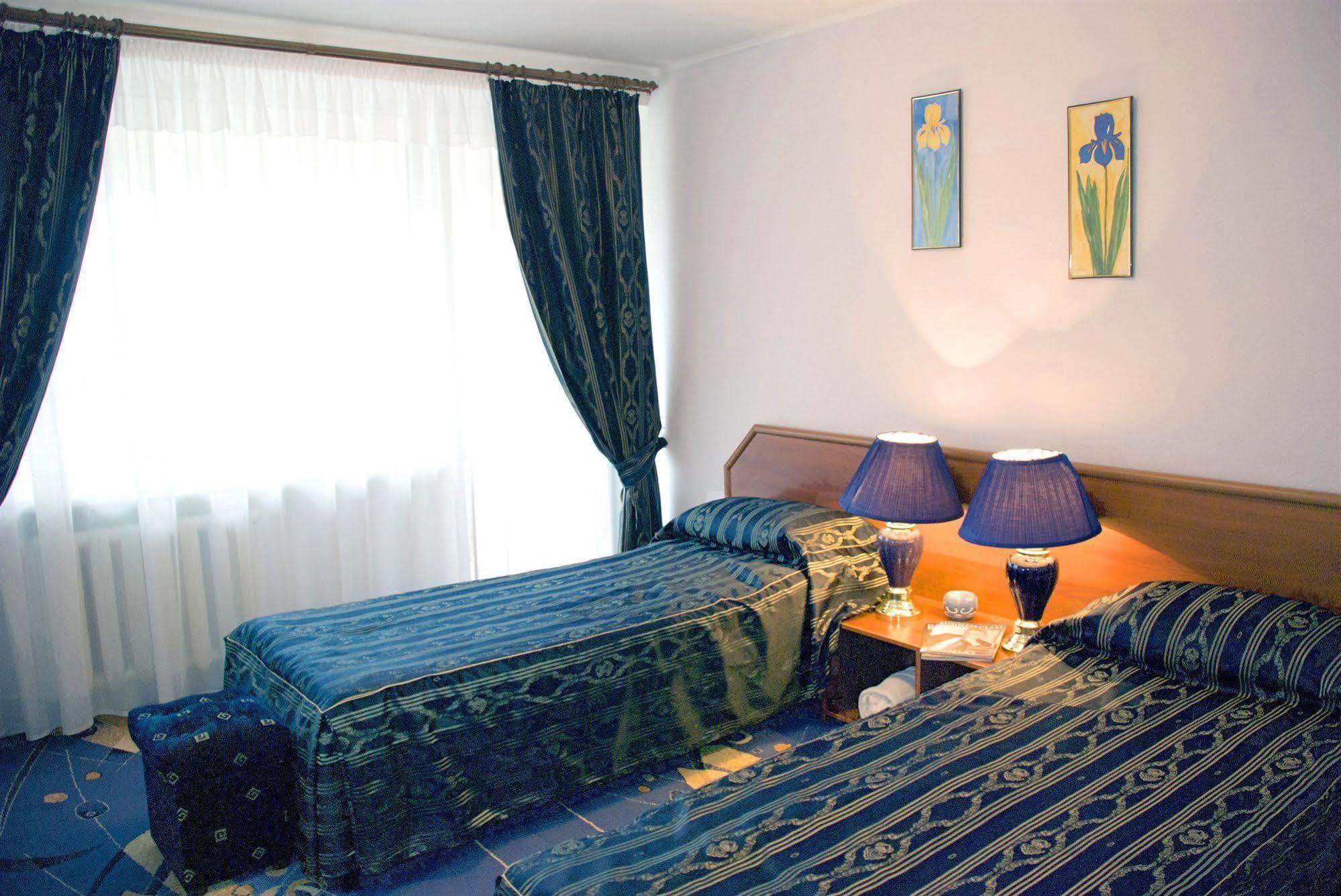 Premier Compass Hotel Odessa Room photo